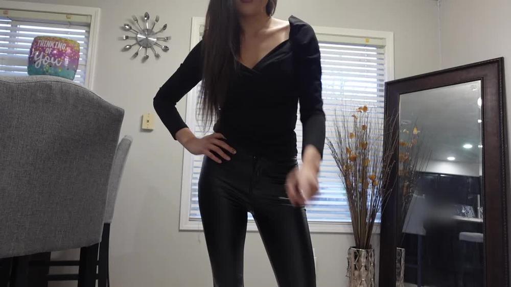 Ciarra - Custom: Farting Butt Smashing Giantess