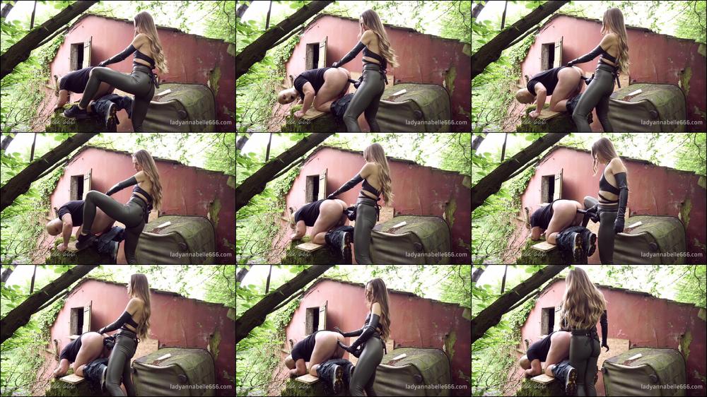 Public strapon fucking in the woods