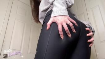 Bratty Lindsay Yoga Pants Worship (Bratty Lindsay)