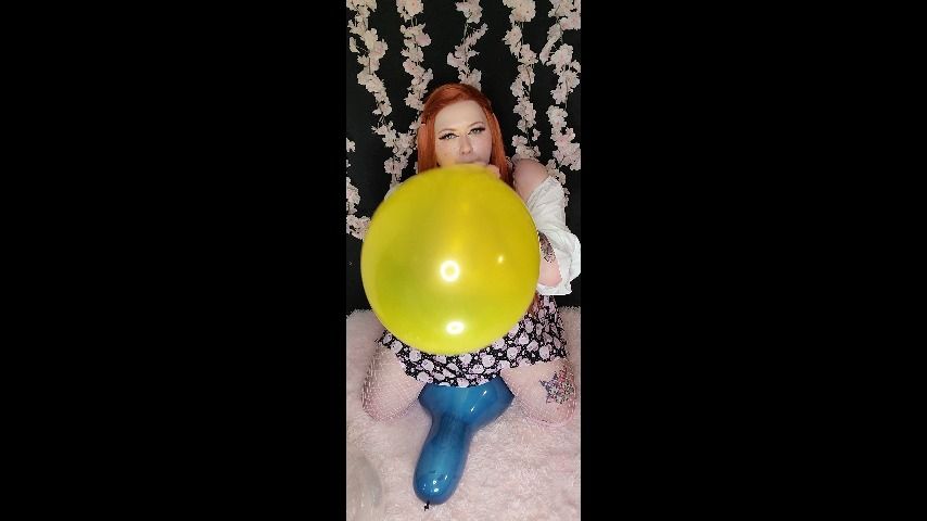 Ginger BBW S2P and Blows Big Balloons - March 04, 2022