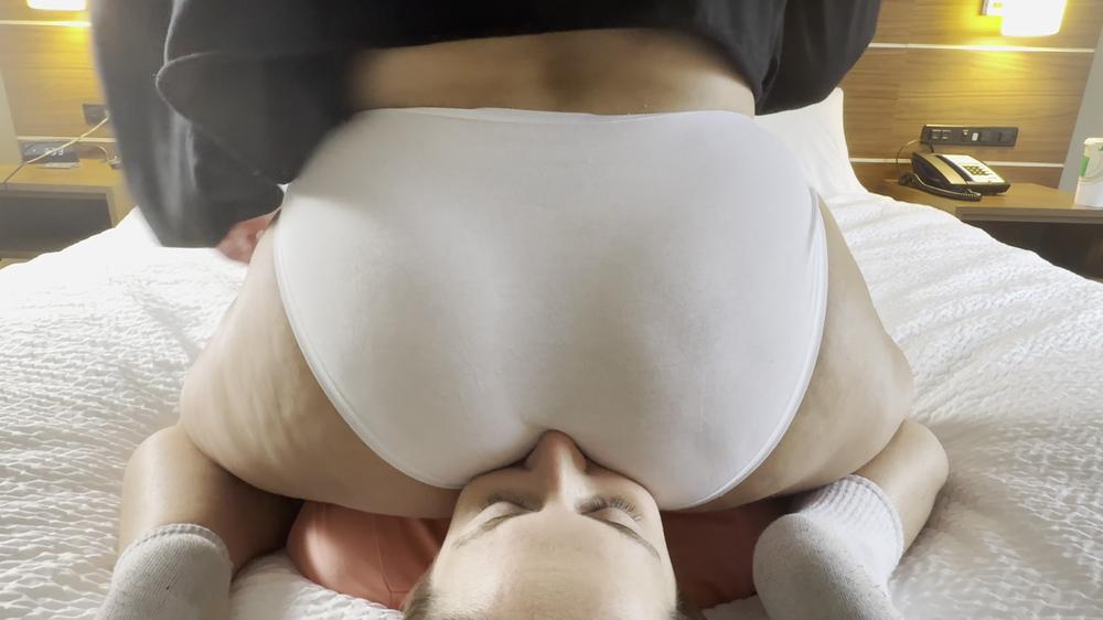 Fetish Nature Films - Wake Up Slave Girl! I Have To Fart!!!! - Gia Aquila - Sinthia Bee