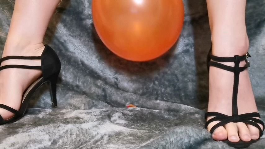 Lexi Snow Balloon Popping With Black Heels