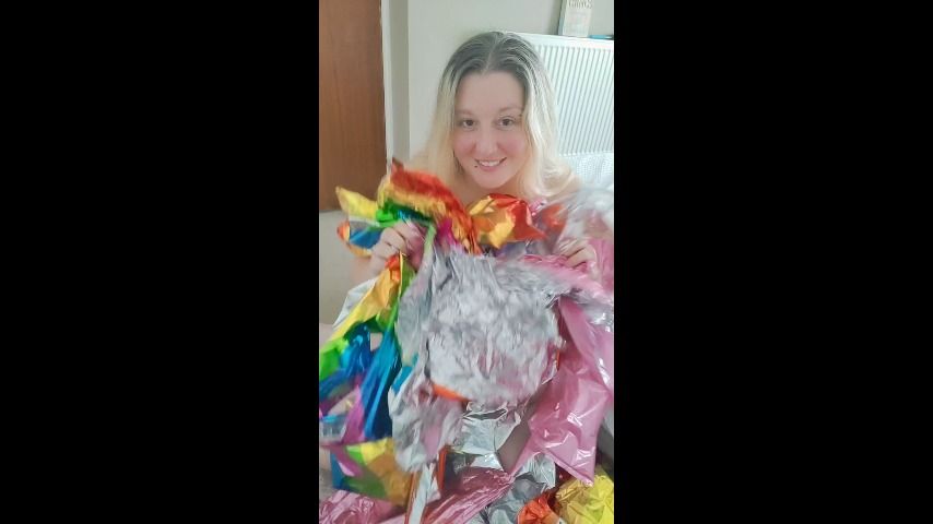 Popping balloons,. Ripping them up - July 04, 2022