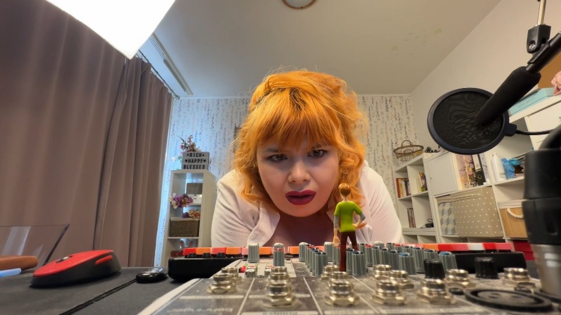 Sexy Giantess Podcaster