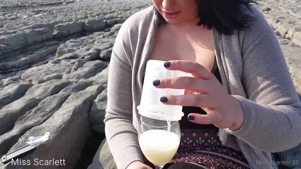 missscarlett25 04 02 2022 2352883060 Drinking 60 loads on the beach â±ï¸