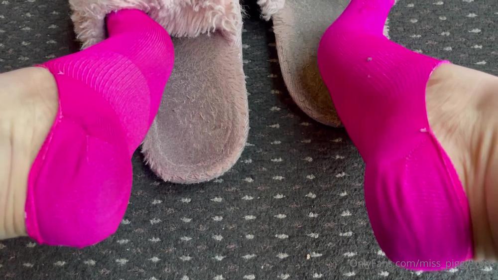 miss piggy toes 126299385 2021 03 23 why don t you cum rub my feet please i m offering them to you what happens next