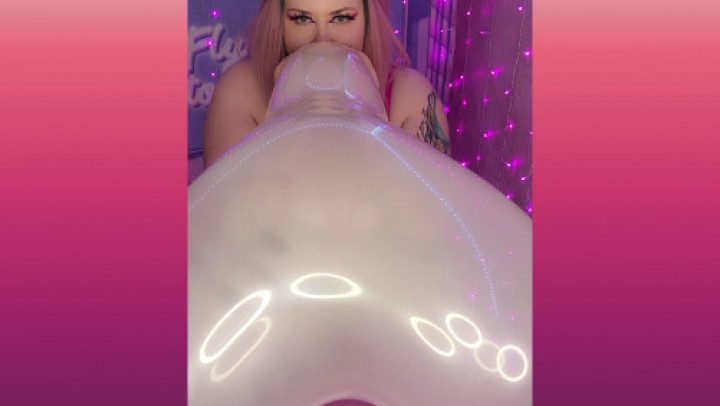Goth kitten overinflates heart balloon - December 01, 2021