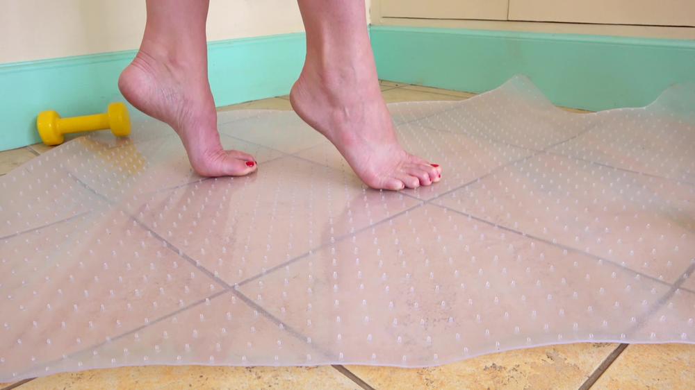 Ariel Anderssen A Tiptoe Foot Torment Challenge