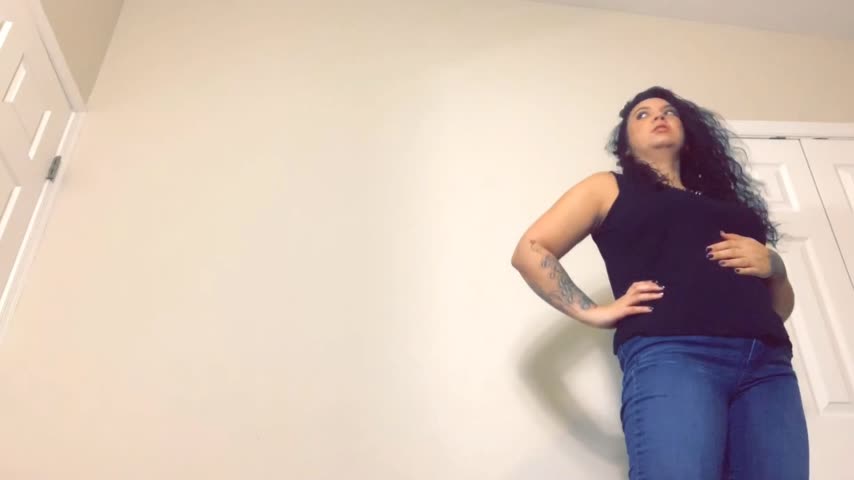 Giantess has you for a snack