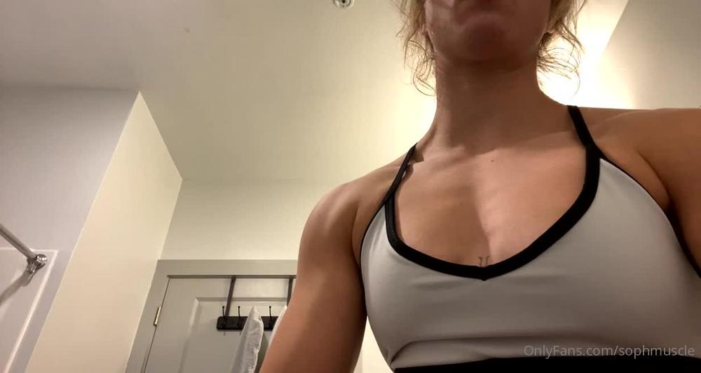 sophmuscle 10 12 2021 2297794241 1 minute straight pec bouncing per request. you guys can message what youâd like to see
