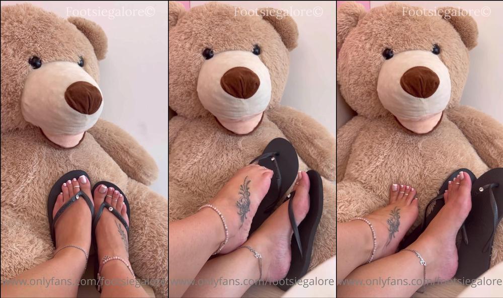 footsiegalore 01 09 2022 2579033717 Went to the cutest cafÃ©, had a coffee with a big hunky teddy bear and got a little carrie