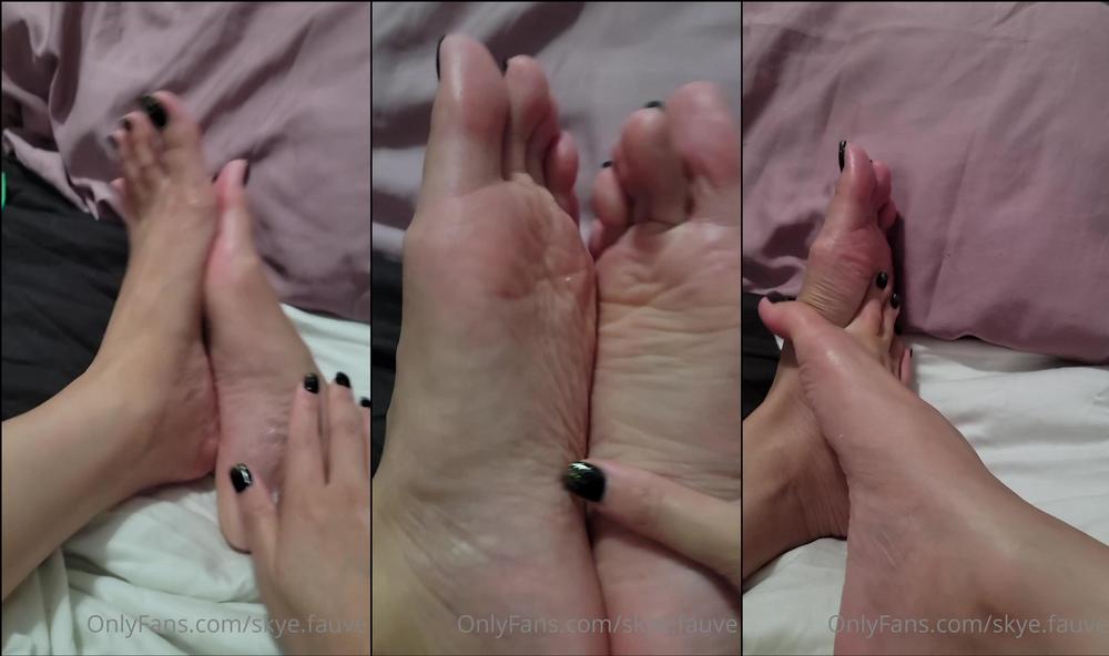 skye.fauve 29 10 2021 2259796740 just moisturizing my feet before i go to sleep.