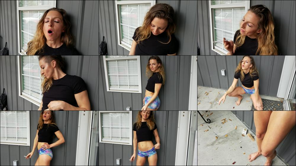 Marlboro Vixen Smokes a Cig - March 20, 2020