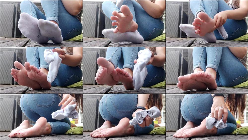 ayellgirlfeet 186903606 tu viens retirer mes chaussettes avec moi 1