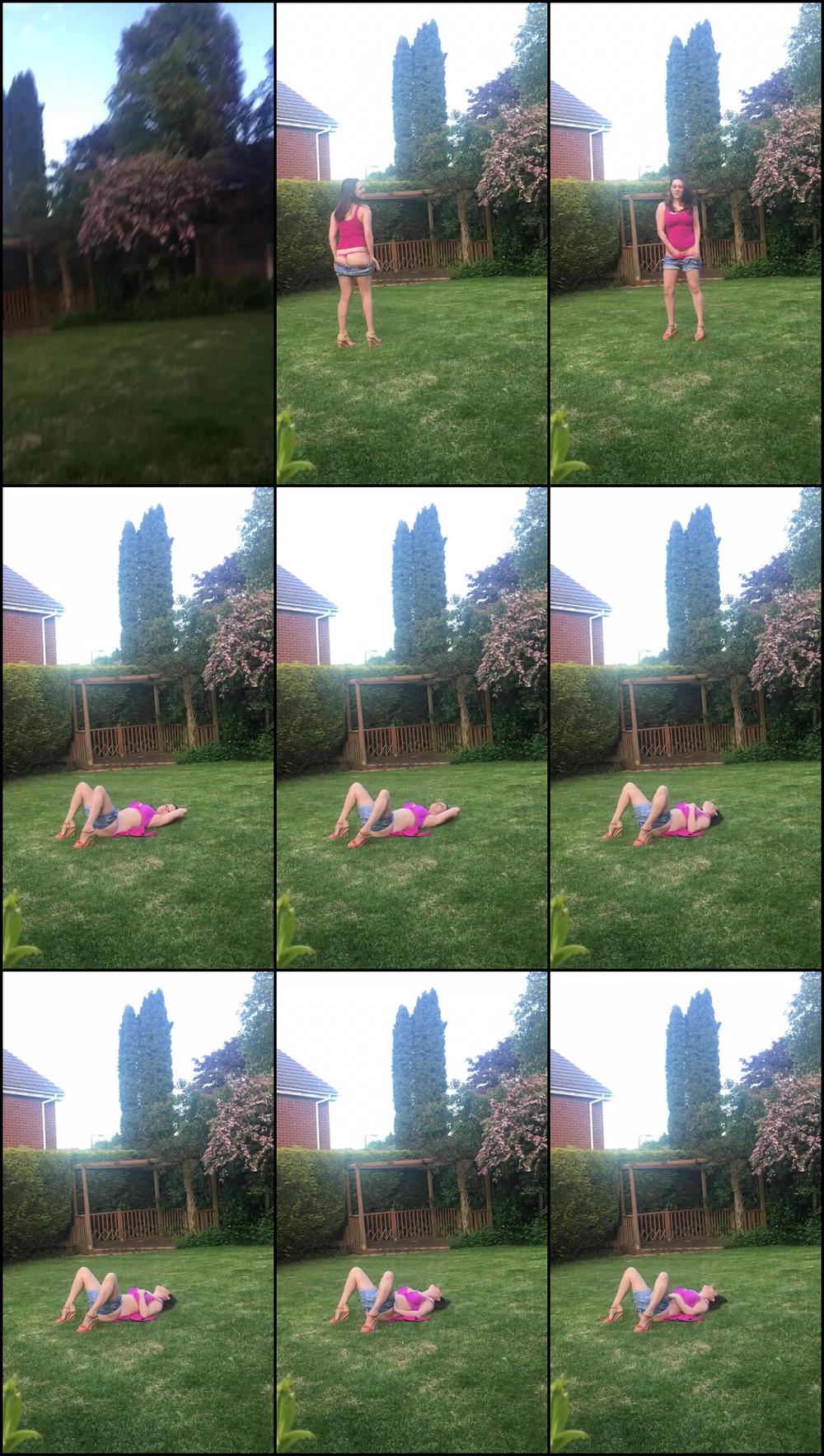 Pussy Play in the Middle of the Garden