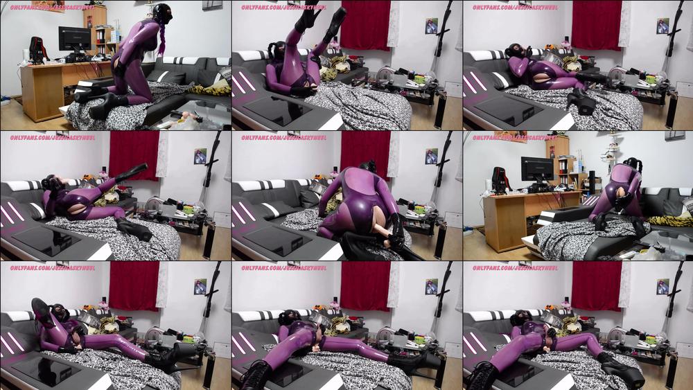 jessicaskyheel 10960668 shemale macht ass to mouth mit dildo im halbtransparenten lila latex catsuit video ber 10 minuten 1