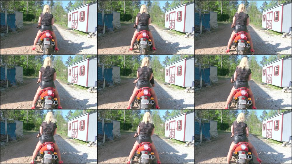 Custom Revving From Behind hd - Jun 24, 2021