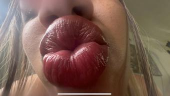 Kiss from giantess big lips on valentine - February 15, 2023 (Colombianbigass)