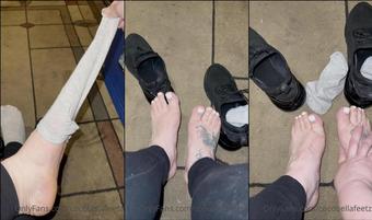 cocobellafeetz 02 05 2021 2098515676 Just got home working a 12 hour shift and boy my feet need a rub down  (So mad I already l (cocobellafeetz)