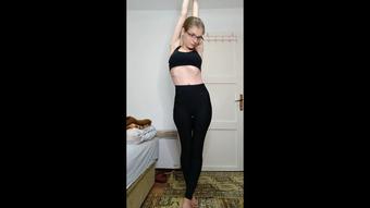 Masturbating after gym (Lily_Slutty)