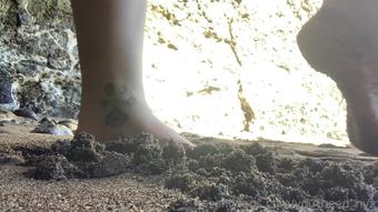 you_need_nyx 01 04 2019 5756985 My perfect little feet getting all sandy at the beach. (you_need_nyx)