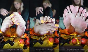 skye.fauve 28 11 2021 2287134513 autumn foot tease.  (skye.fauve)