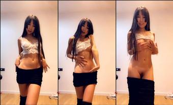 littlesubgirl 169023373 2021 07 13 Striptease for you ;) (Littlesubgirl)