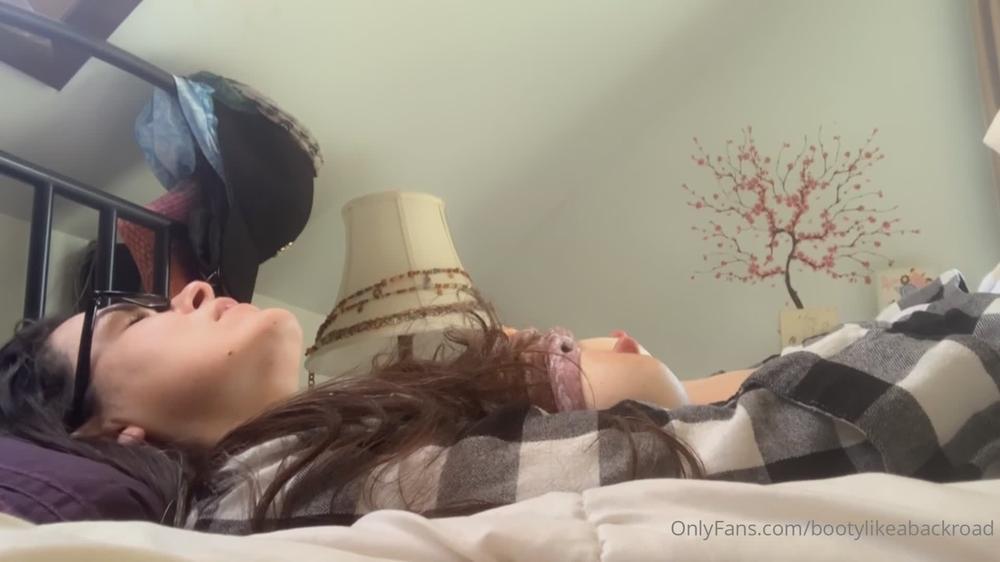 giannajofficial 132035292 i turned the tables and celebrated hump day on my back this week i came in stealth mode imagining my pillow was your face...