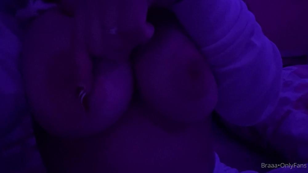 braaa sg 301105292 in the bed now ready to go to sleep but i first wait for you to cum and tell me good night because i ve been a good baby 10