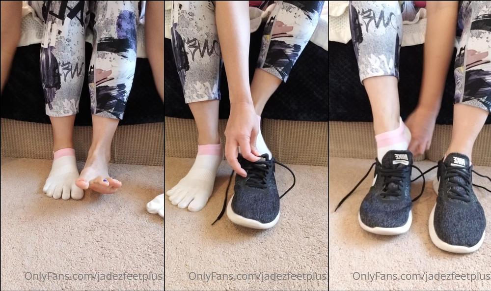 jadezfeetplus 193886104 going on the 3rd mountain bike ride in these toe socks amp they have a strong musty smell with a bit of spice. watch me put them on amp show you how stinky they are.