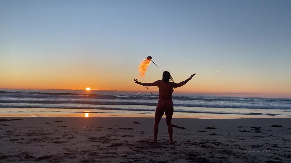 boobookittyb13 16230157 2020 03 22 fire spinning naked on the beach 