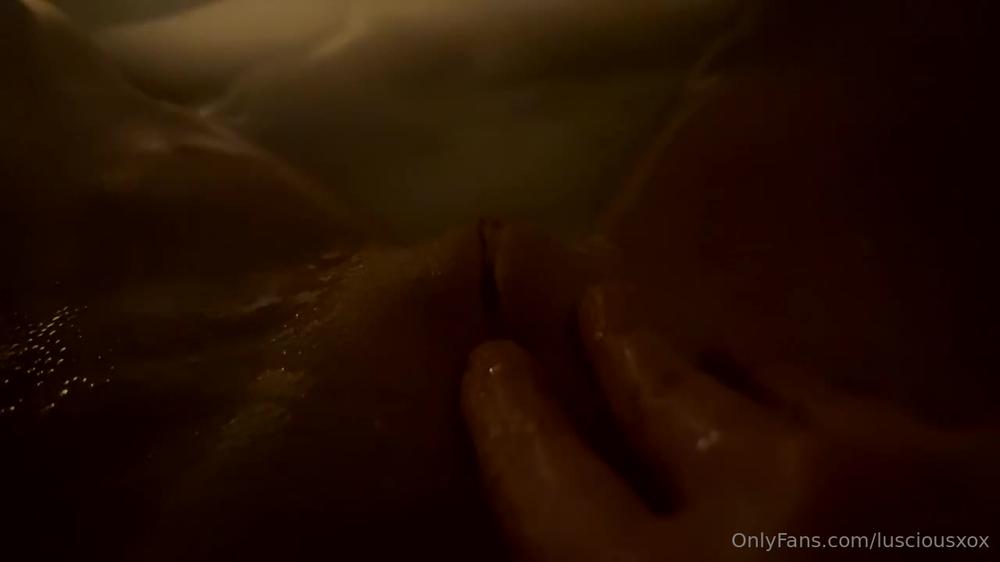 lusciousxox 590156468 relaxing in the bubble bath 1