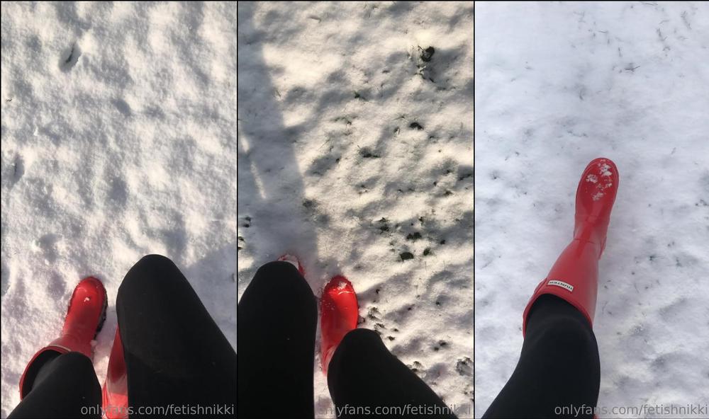 fetishnikki 02 02 2019 21340973 Crunching through the snow in my Hunters