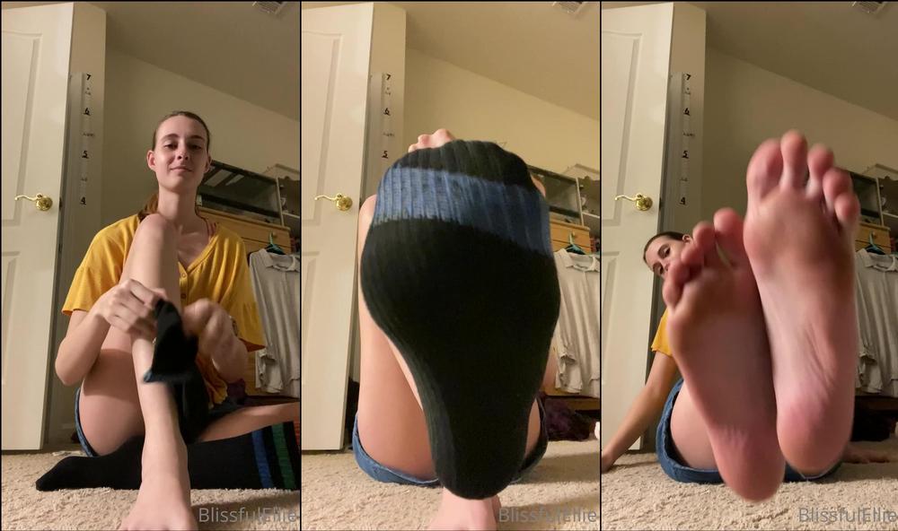 blissfulellie 04 03 2022 2382205408 The long socks gotta come off after hiking, after all. Hereâs a video  )