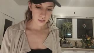 audrey_ 11 04 2020 226257033 I really like sandwiches guys.mp4