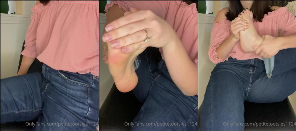 petitetootsies1124 26 11 2021 2284799538 Good morning watch me tease you with my feet