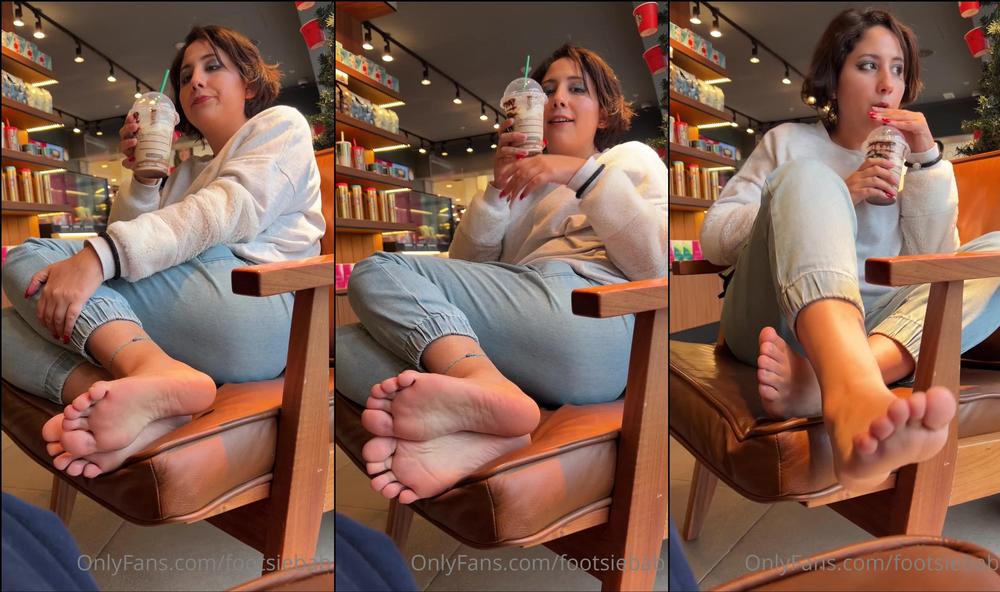 footsiebab 10 01 2022 2326356965 Last clip of your queen in Starbucks 