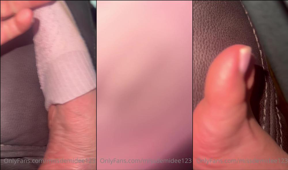 missdemidee123 03 04 2023 2826211992 Peel off my socks with me after my long walk 