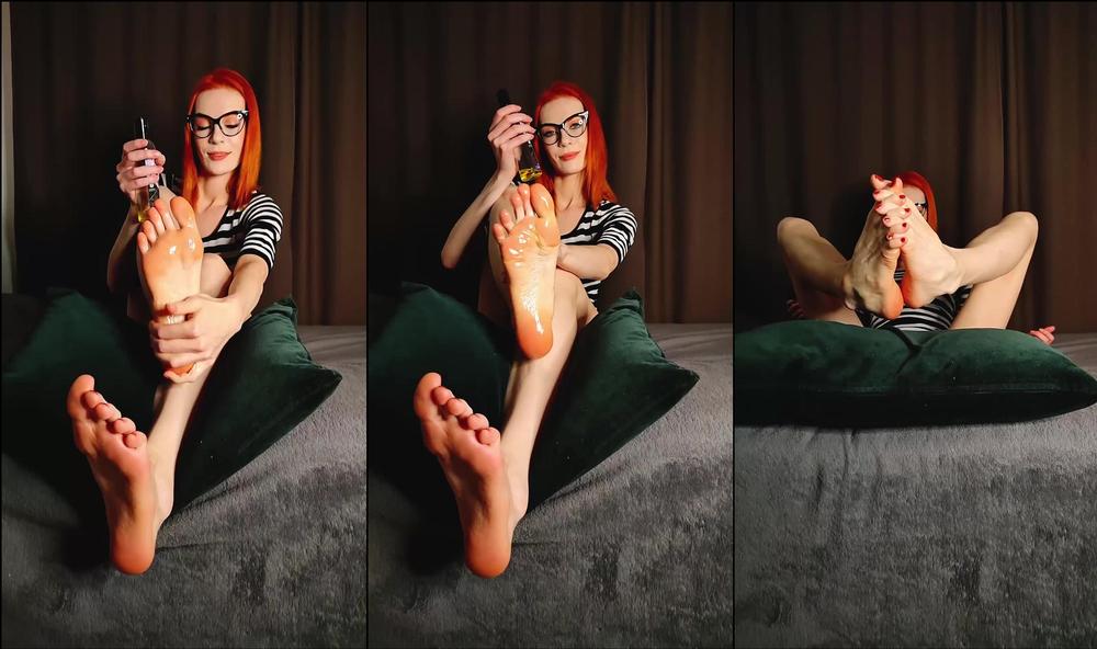 giantess_eva 05 02 2022 2351334031 Watch how I gently rub oil into my gorgeous soles.