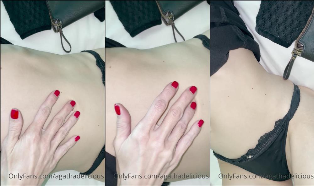 agathadelicious 13 06 2021 2134765529 belly button fun