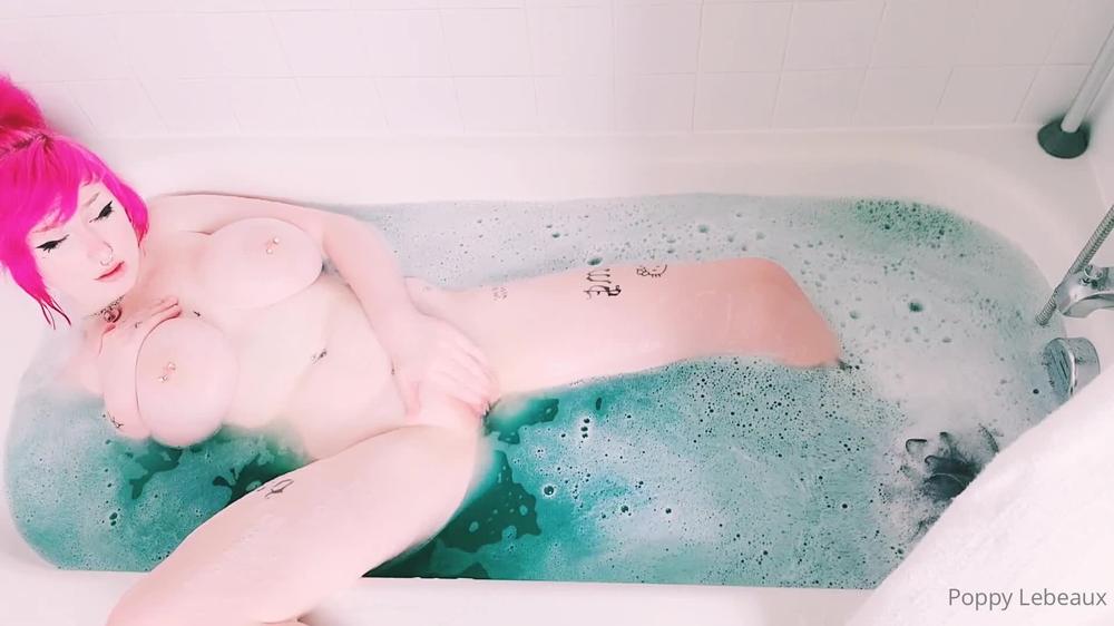 poppylebeaux 04 01 2021 2001276941 this month s free full length video sudsy and bubbly and oh so wet