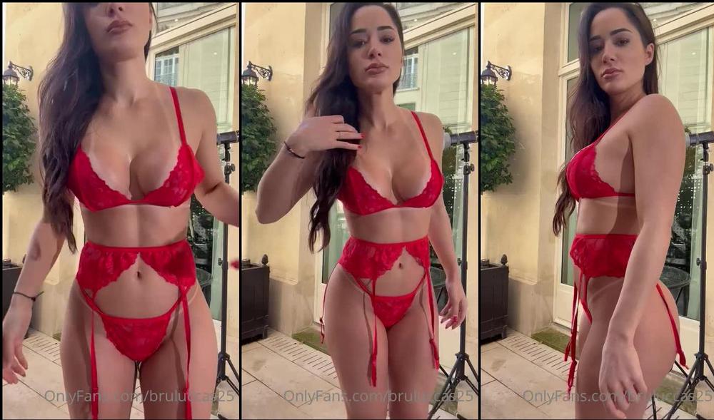 bruluccas30 15 12 2022 2716612574 Do u like red on me