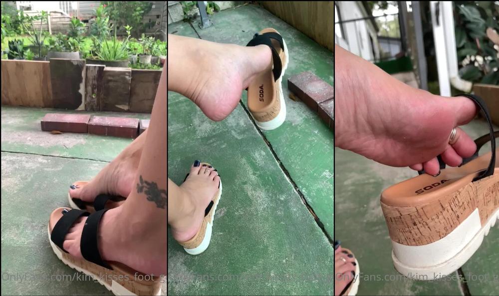 kim kisses foot goddess 10 09 2020 871334104