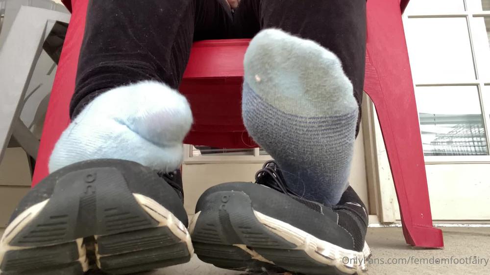findomfootfairy 04 06 2022 2455491923 shoe removal on the balcony