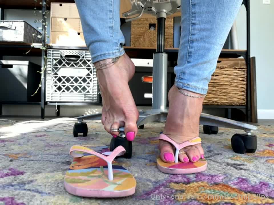 mimifootnipclips 380562454 2022 08 11 stream started at 08102022 1119 pm kombucha break with mimi