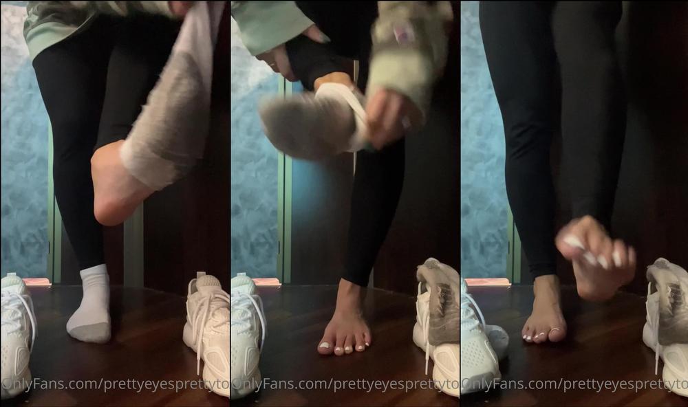prettyeyesprettytoes 01 03 2022 2379526372 after a good workout, taking off my sweaty socks shoes would you still cater to my f