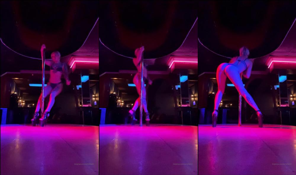 samanthaknoxxx 15254899 flowing and stretching