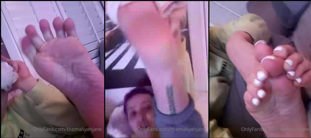 mfyt_liyahjane 18 03 2021 2057723241 Just removed my socks for the day  Yess these feets can breath  Who would like me to post 