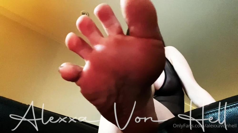 alexxavonhell 247271375 2021 12 31 finishing 2021 with a mesmerizing feet pov clip wishing you all a happy new year 