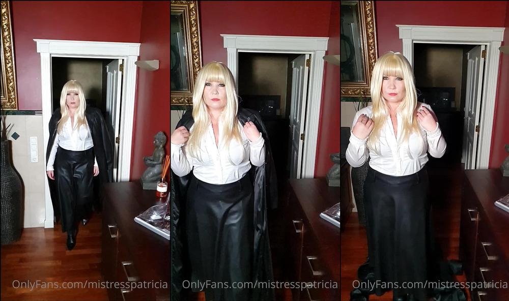 mistresspatricia 01 09 2021 2209367709 Oops, mein Ledermantel ist runter gefallen. Hebst du ihn auf  (slow motion)